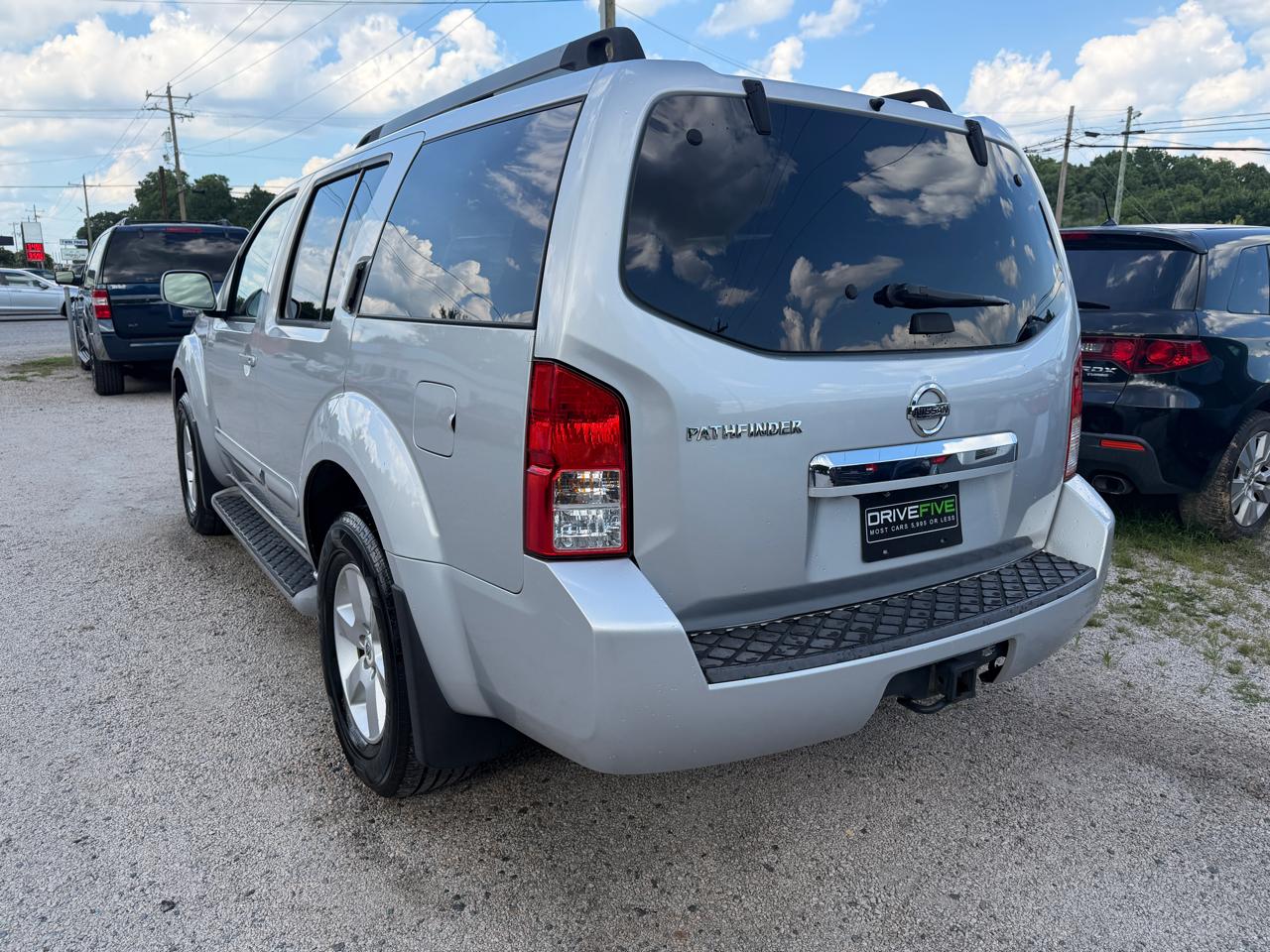 Nissan Pathfinder LE 4WD 2011