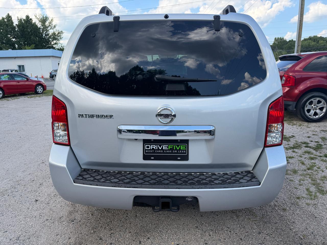 Nissan Pathfinder LE 4WD 2011