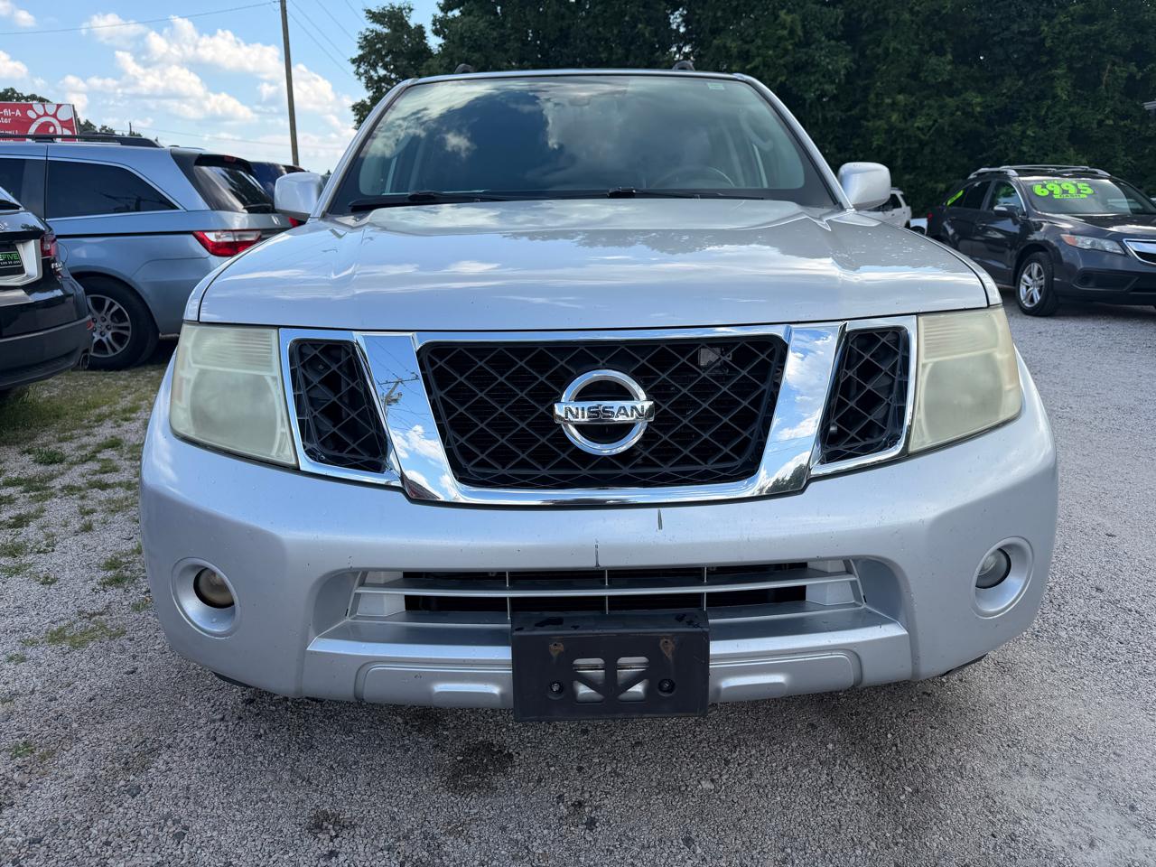 Nissan Pathfinder LE 4WD 2011