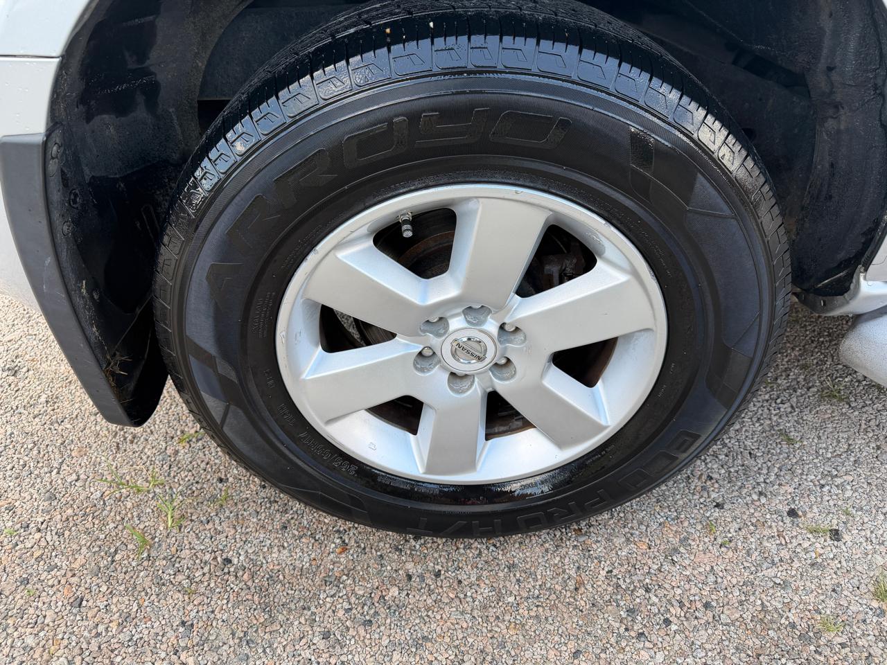Nissan Pathfinder LE 4WD 2011