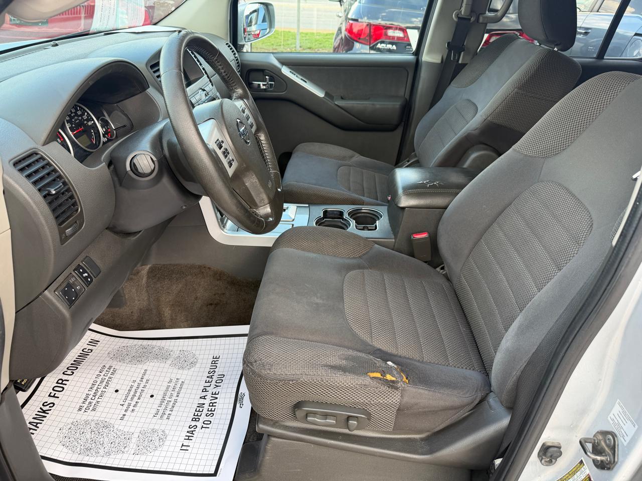 Nissan Pathfinder LE 4WD 2011