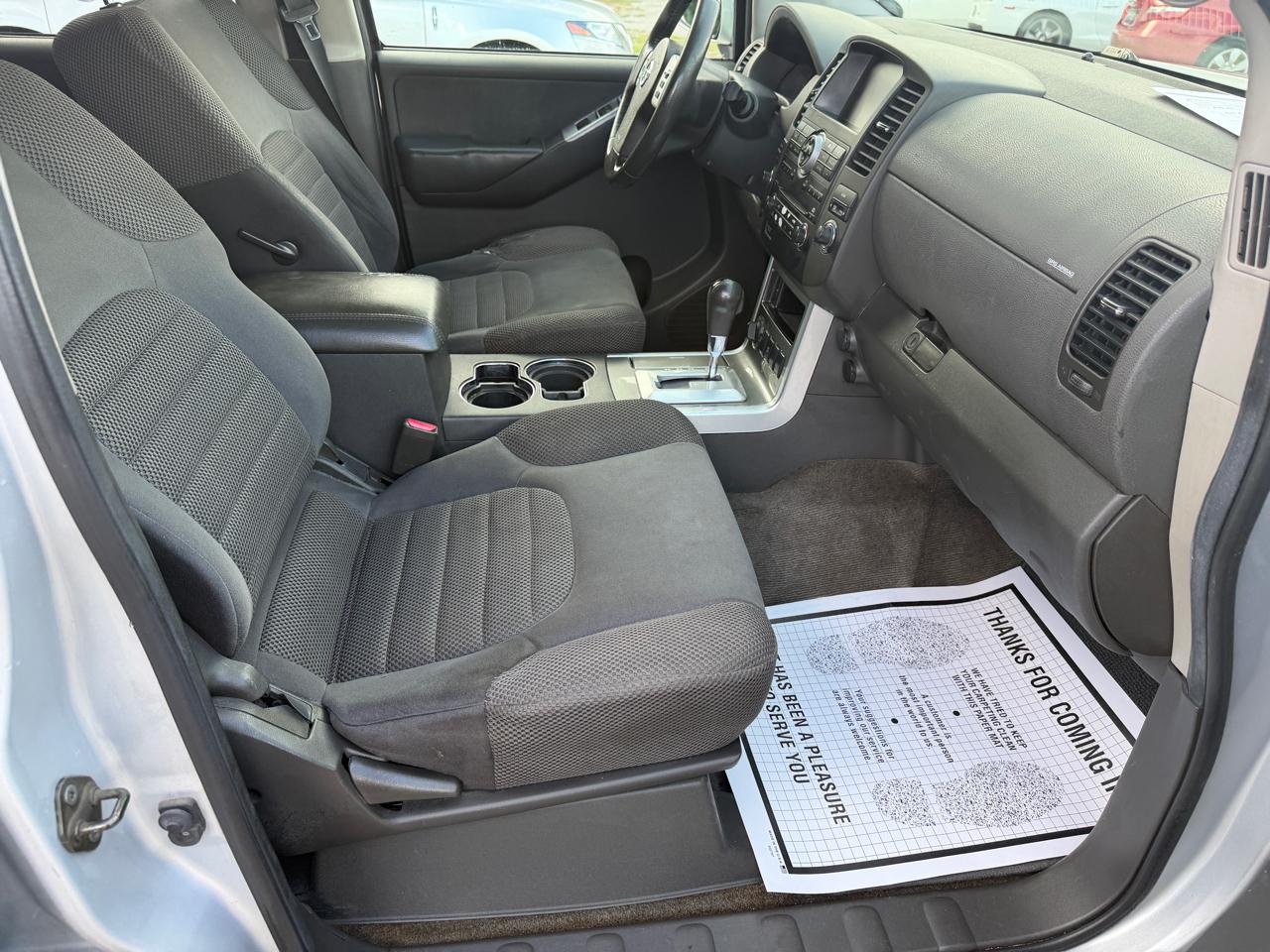 Nissan Pathfinder LE 4WD 2011