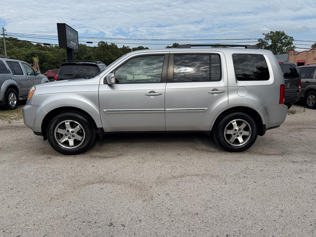 Honda Pilot Touring 4WD 5-Spd AT with DVD 2010