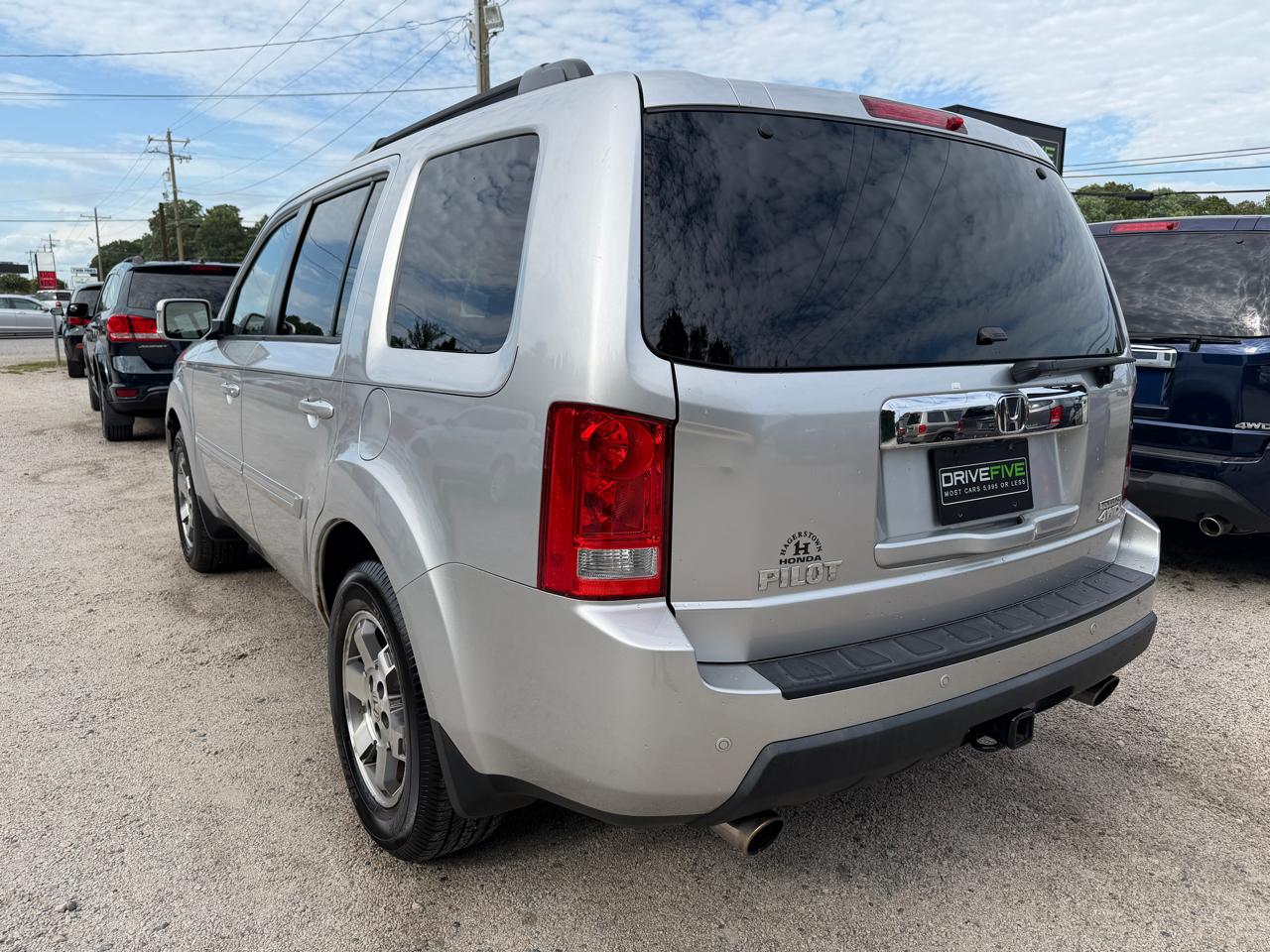 Honda Pilot Touring 4WD 5-Spd AT with DVD 2010