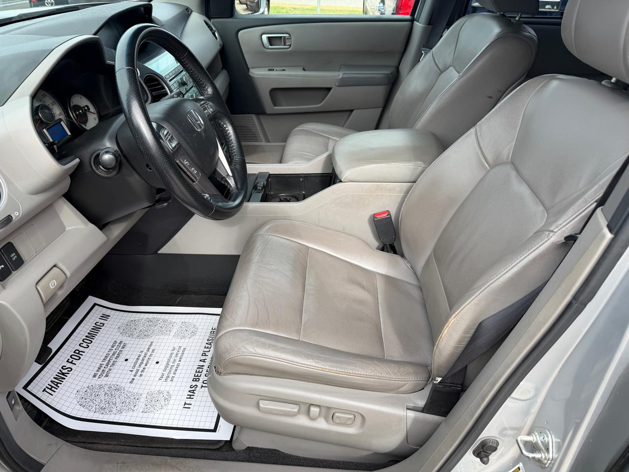 Honda Pilot Touring 4WD 5-Spd AT with DVD 2010