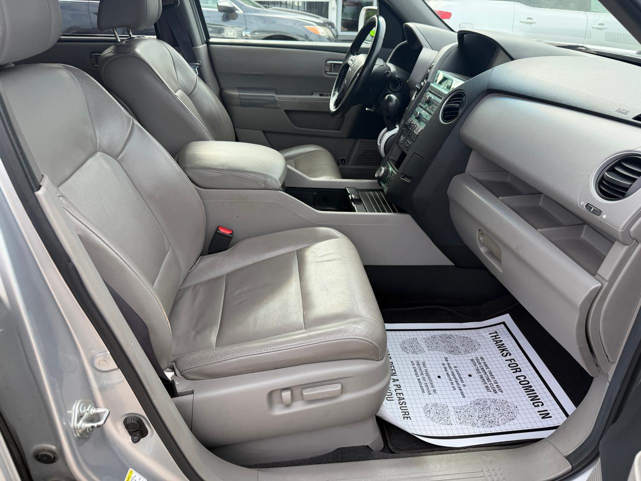 Honda Pilot Touring 4WD 5-Spd AT with DVD 2010