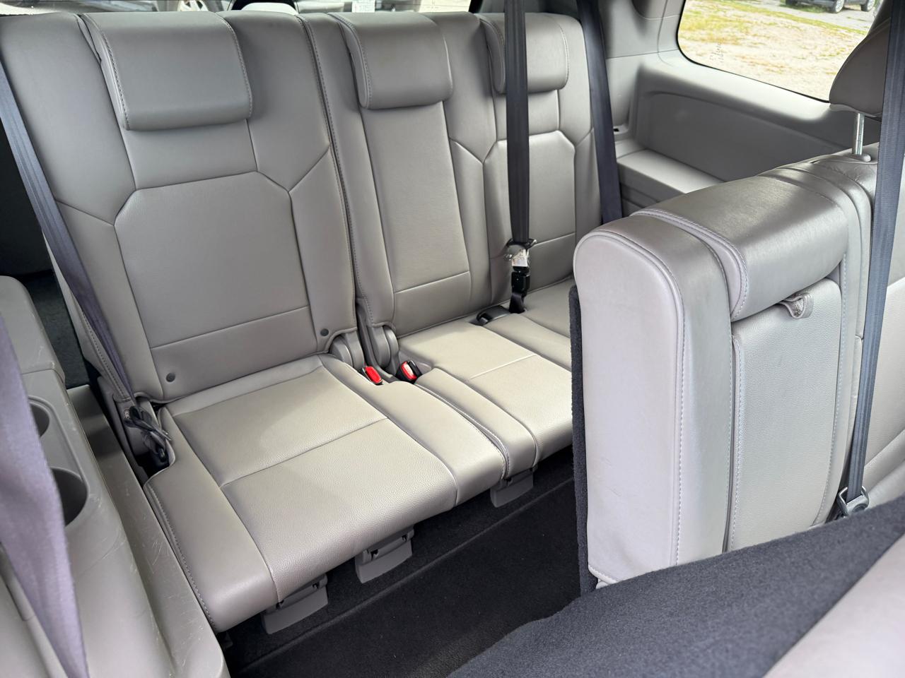 Honda Pilot Touring 4WD 5-Spd AT with DVD 2010