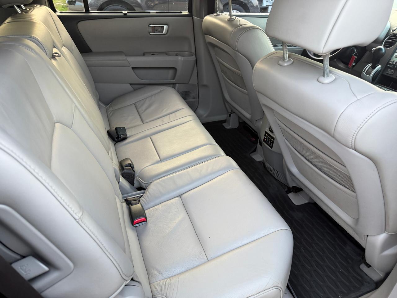 Honda Pilot Touring 2WD with DVD 2009
