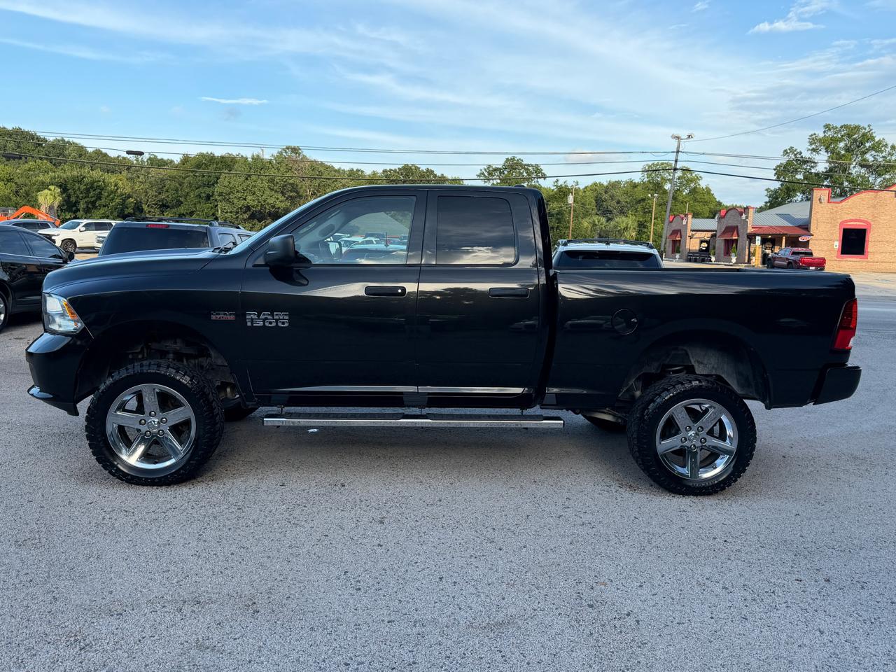 RAM 1500 4WD Quad Cab 140.5" Express 2017