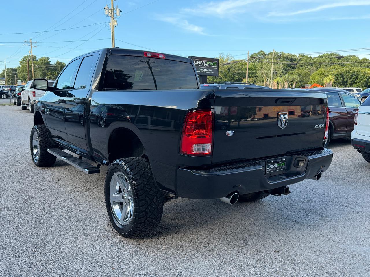 RAM 1500 4WD Quad Cab 140.5" Express 2017