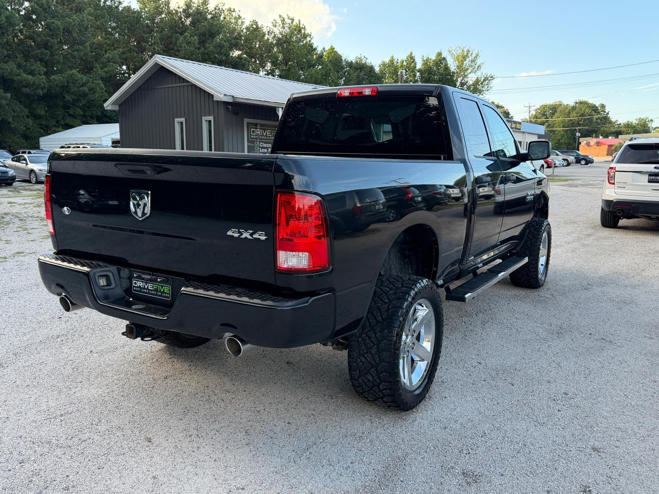 RAM 1500 4WD Quad Cab 140.5" Express 2017