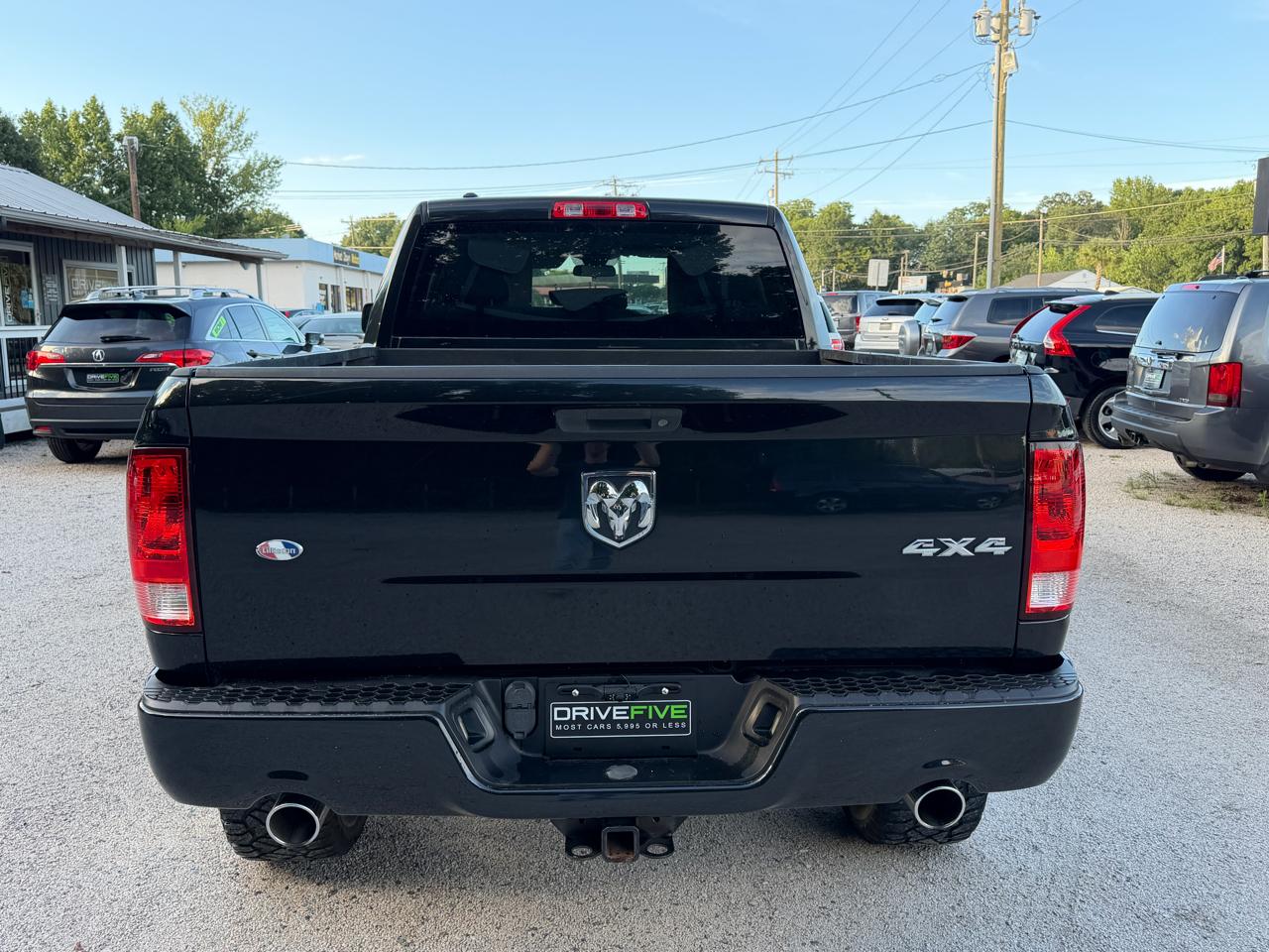 RAM 1500 4WD Quad Cab 140.5" Express 2017