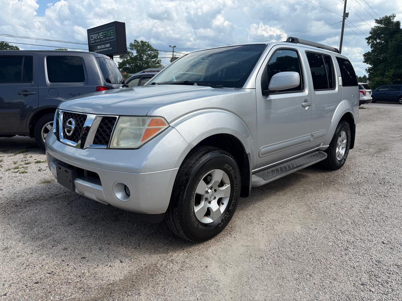 2005 Nissan Pathfinder XE 4WD