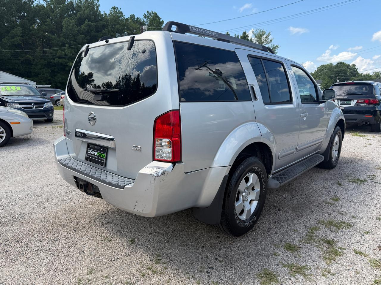 Nissan Pathfinder XE 4WD 2005