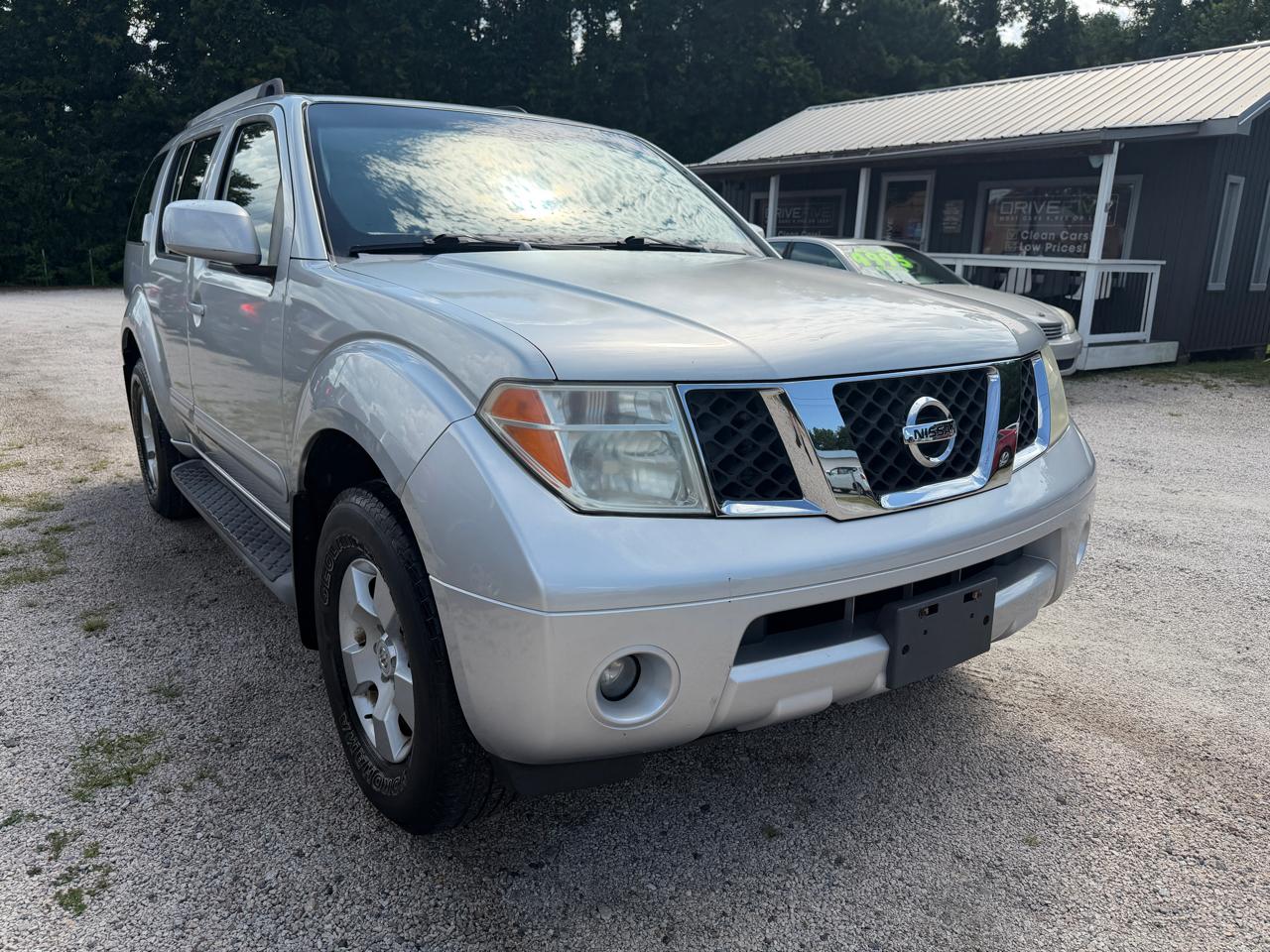 Nissan Pathfinder XE 4WD 2005