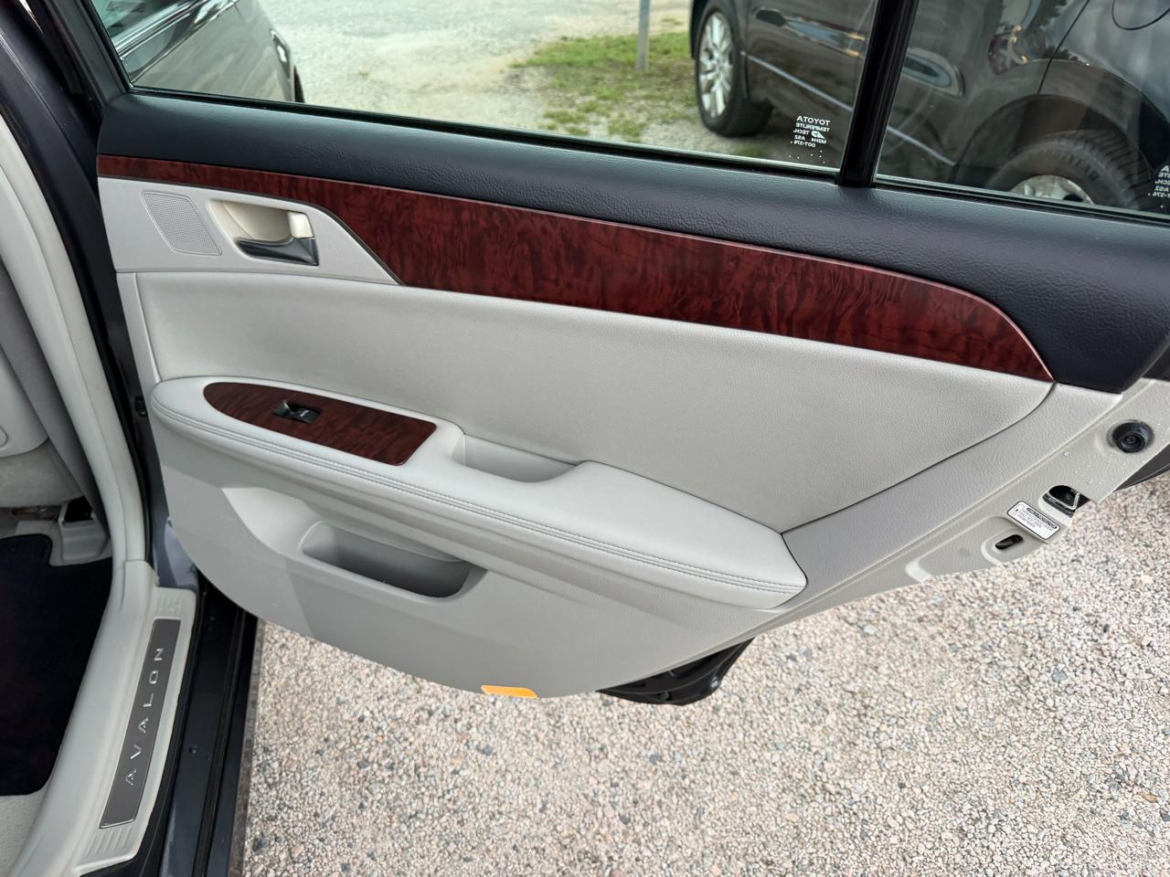 Toyota Avalon Base 2011