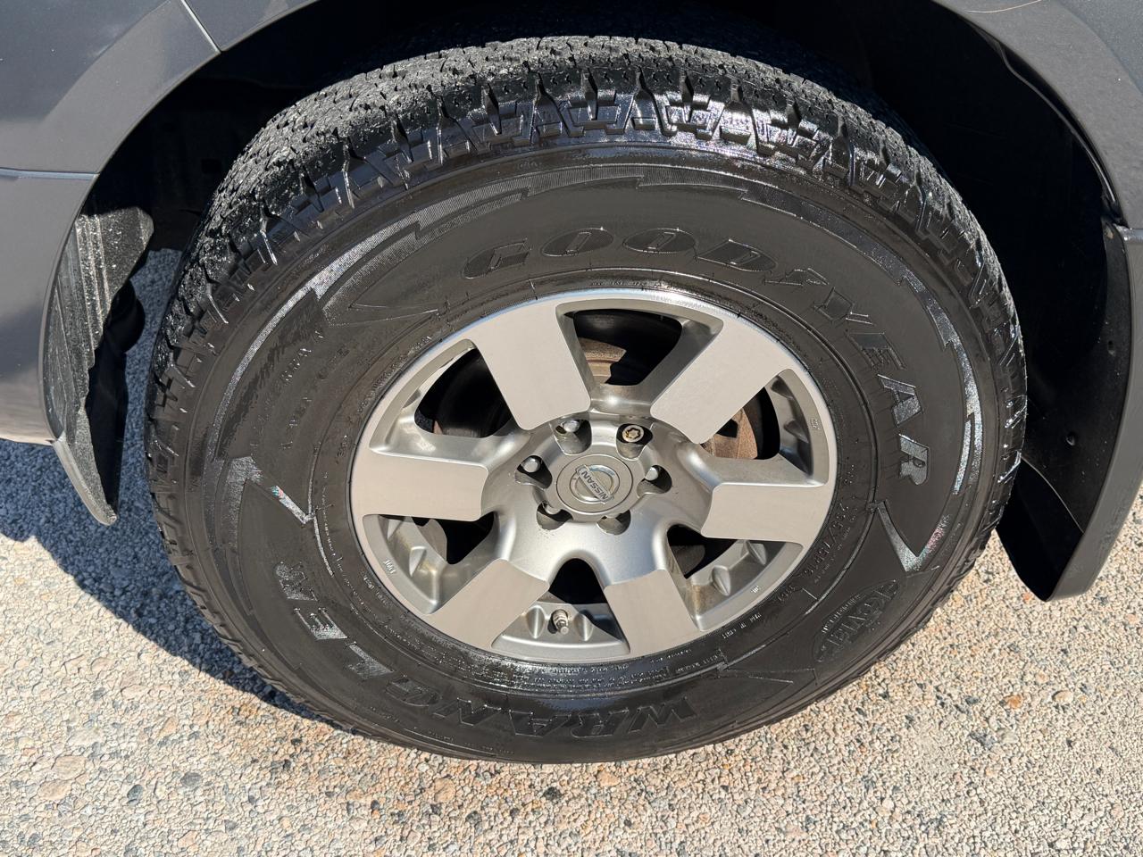 Nissan Frontier 4WD Crew Cab SWB Auto PRO-4X 2012