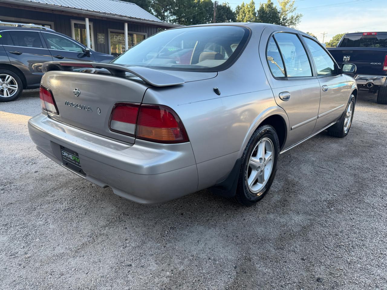 Nissan Maxima GLE 1998