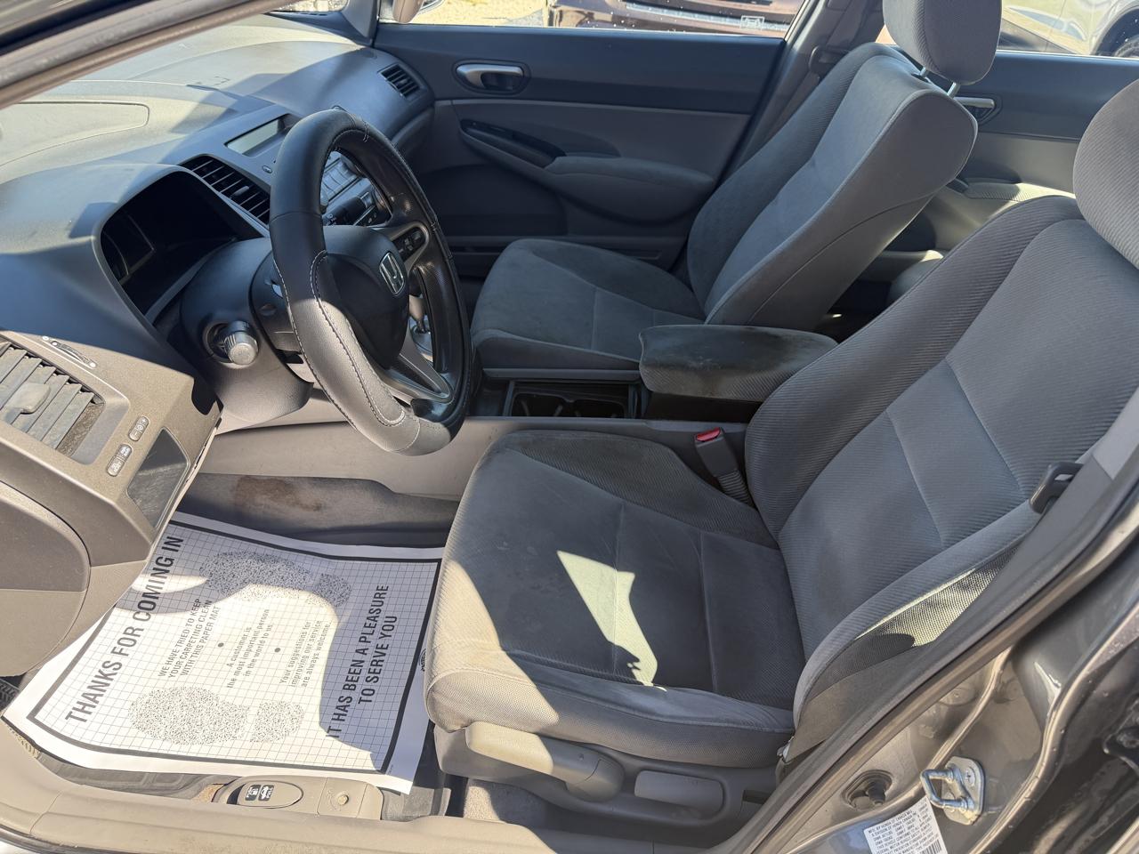 Honda Civic 4dr Sdn LX Auto w/ABS 2011