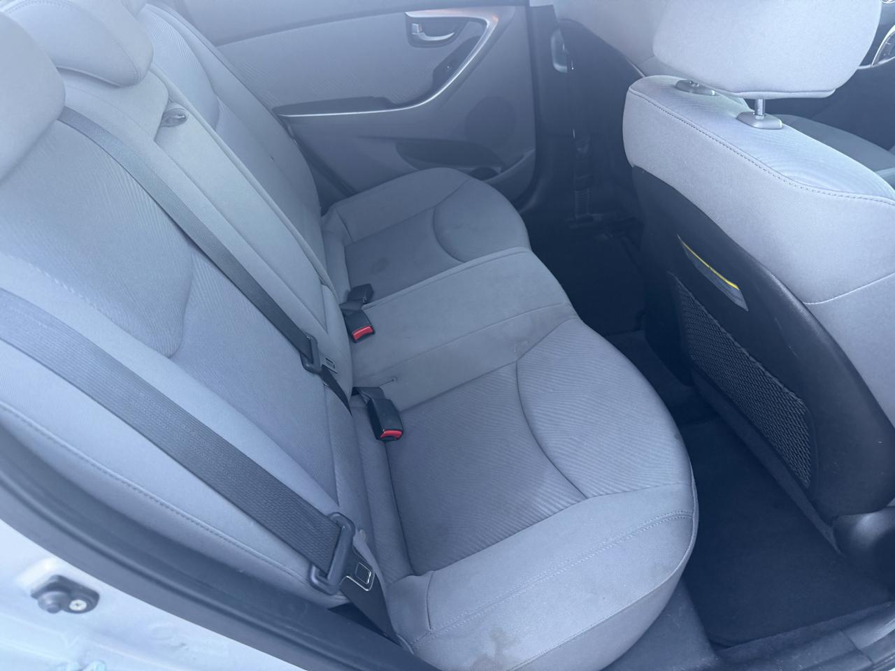 Hyundai Elantra Limited 2012