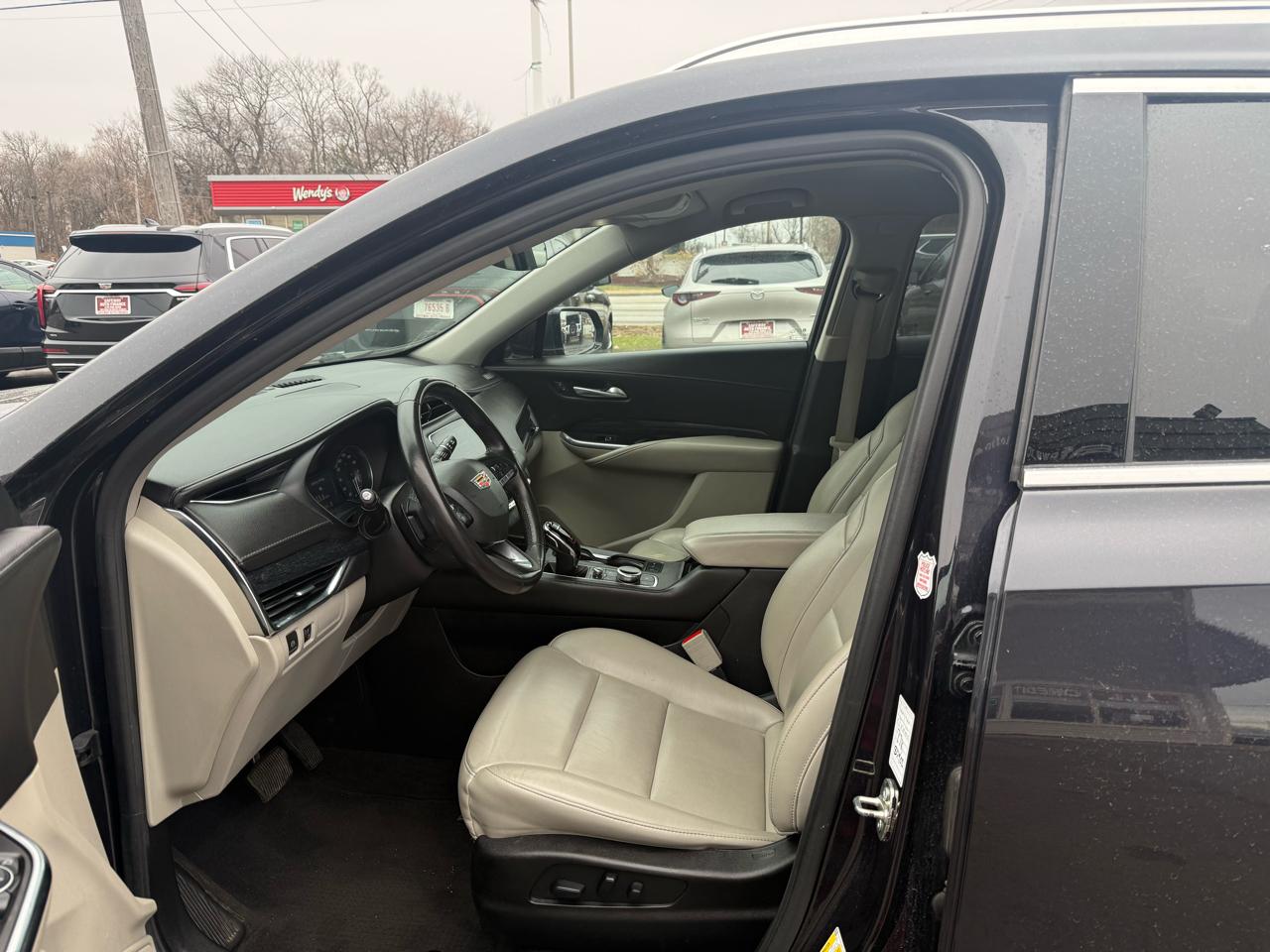 Cadillac XT4 AWD 4dr Premium Luxury 2023