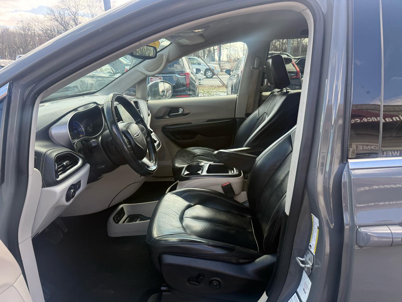 Chrysler Pacifica Hybrid Touring L FWD 2022