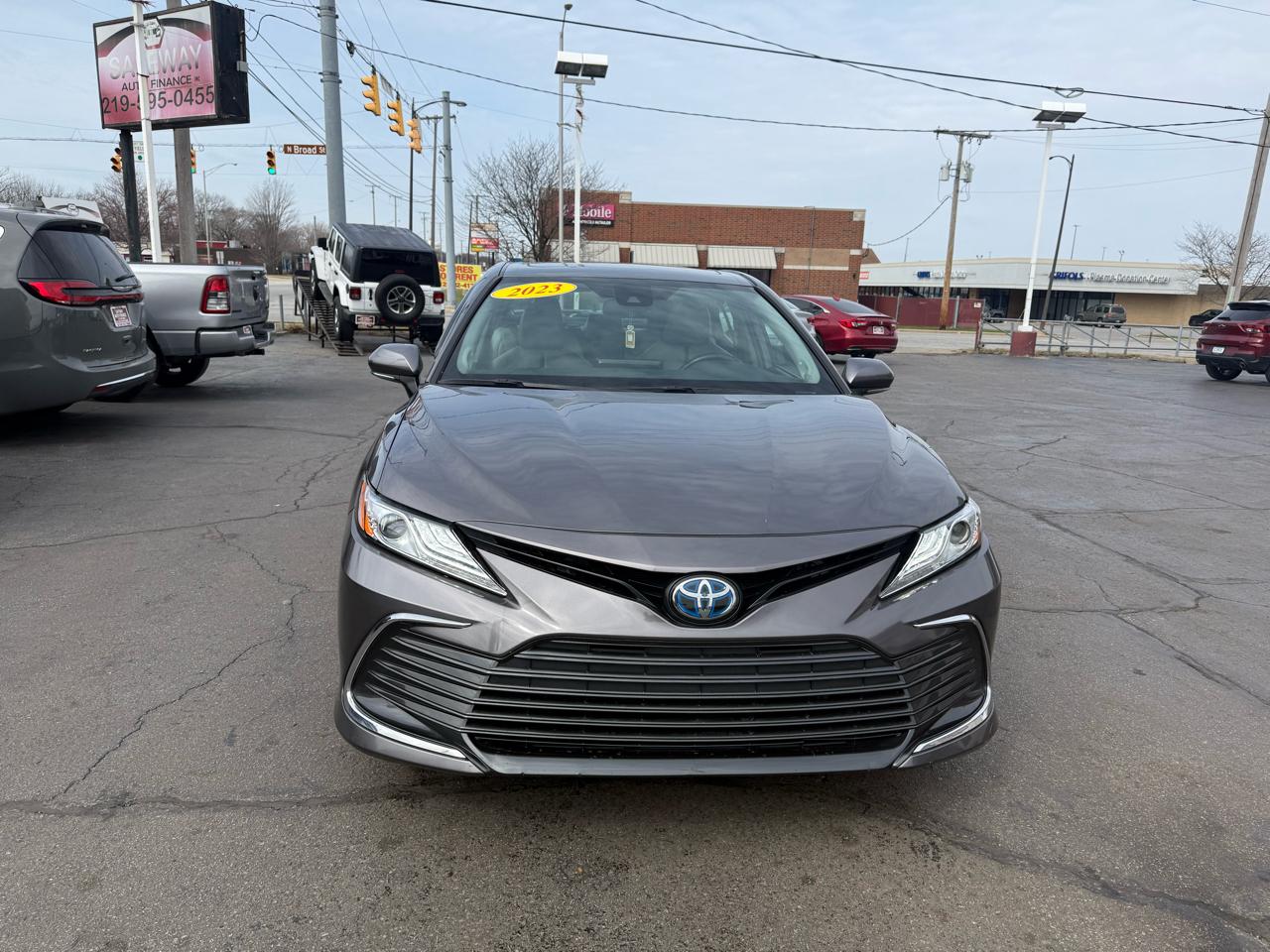 Toyota Camry Hybrid XLE CVT (Natl) 2023