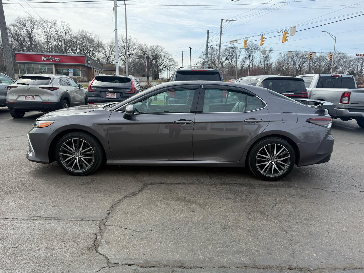 Toyota Camry Hybrid XLE CVT (Natl) 2023