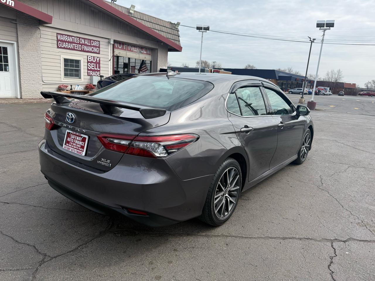 Toyota Camry Hybrid XLE CVT (Natl) 2023