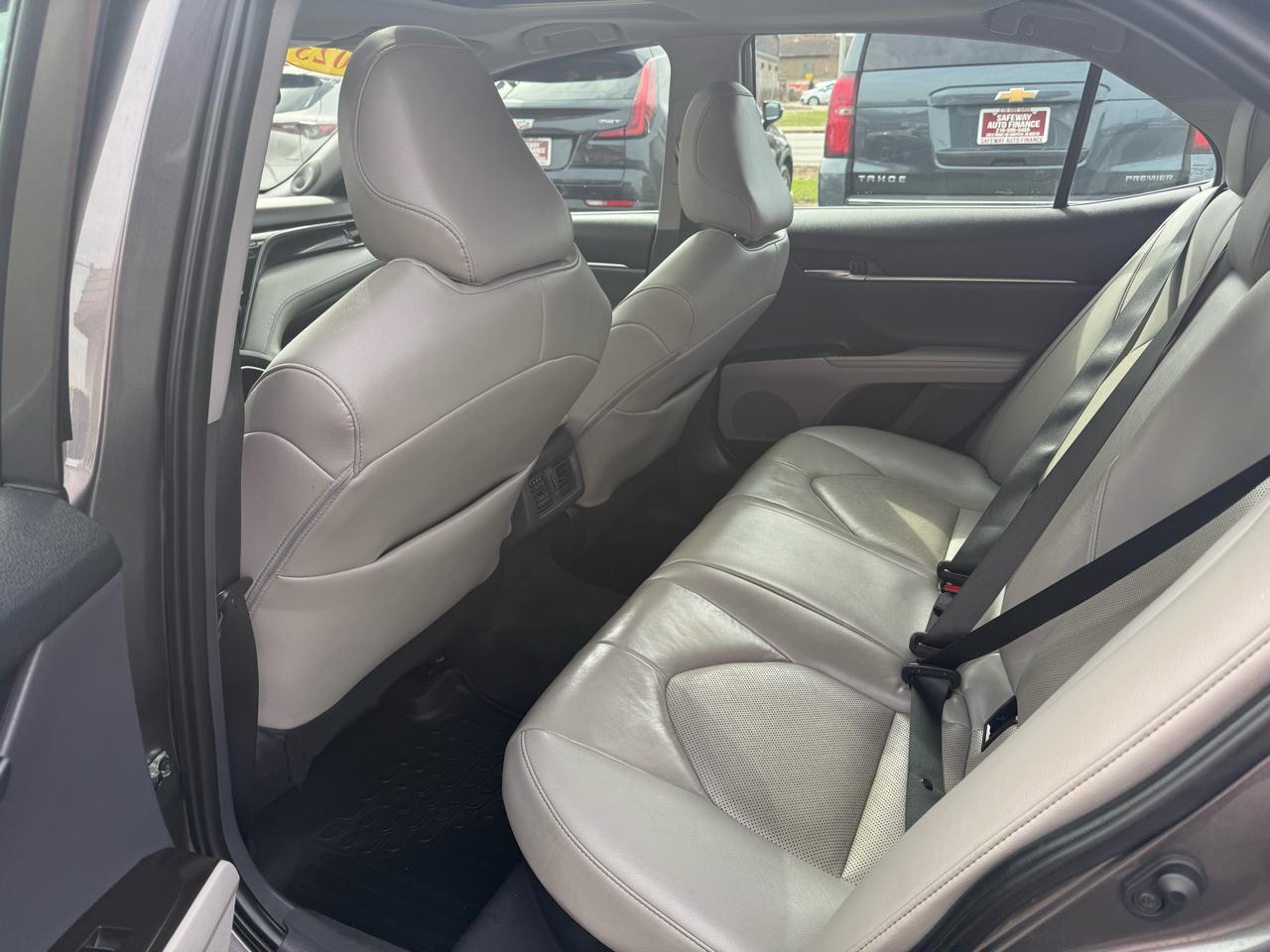 Toyota Camry Hybrid XLE CVT (Natl) 2023