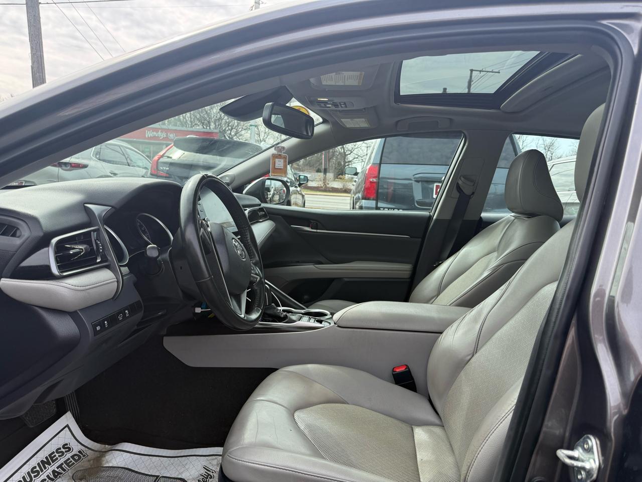 Toyota Camry Hybrid XLE CVT (Natl) 2023