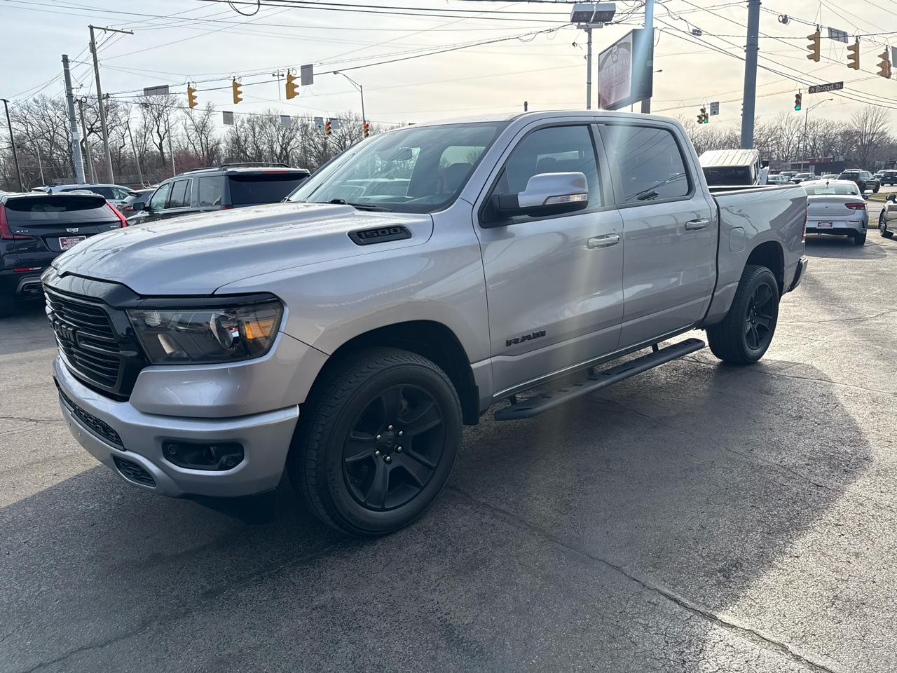 RAM 1500 Big Horn 4x4 Crew Cab 5'7" Box 2020