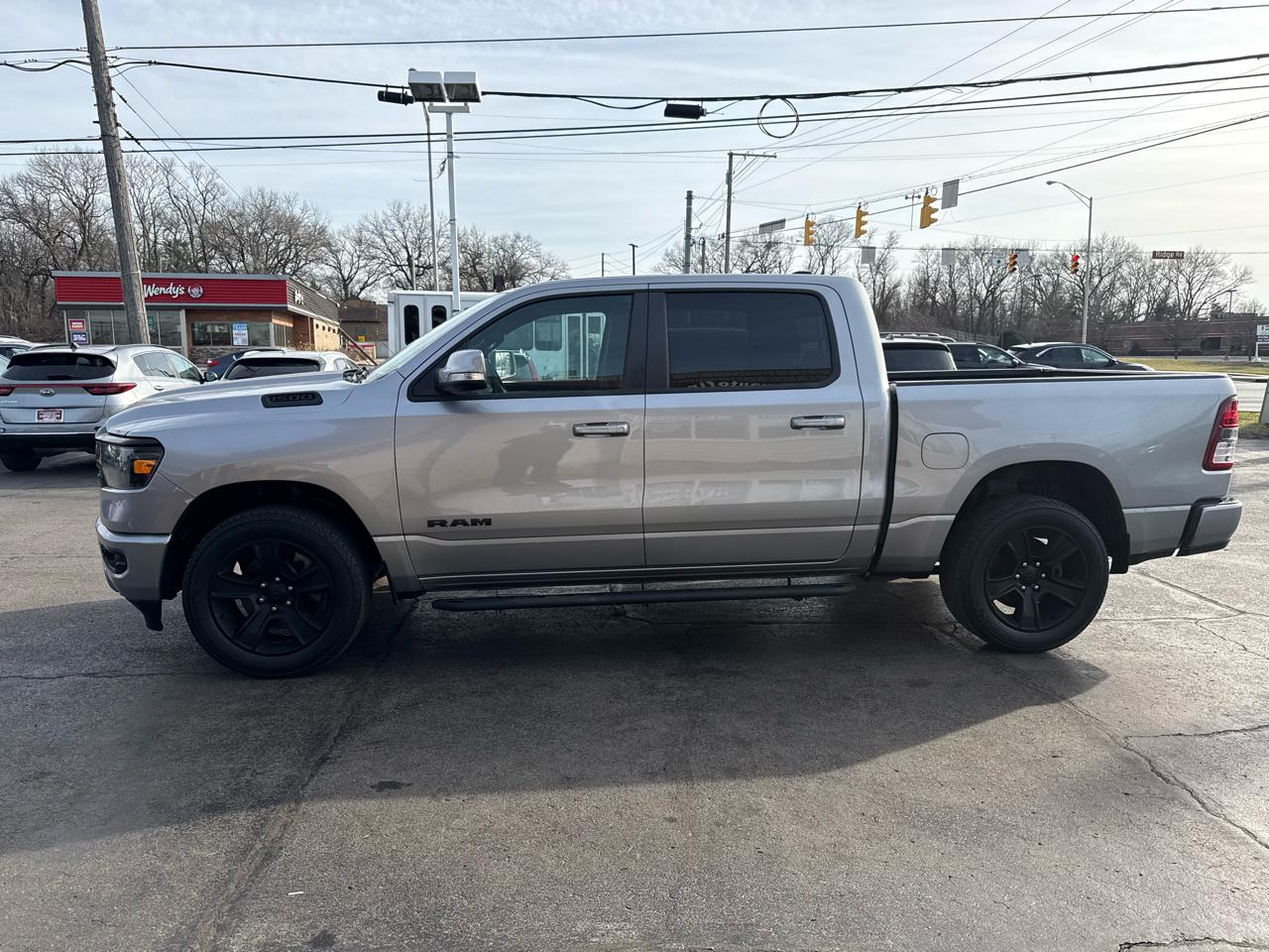 RAM 1500 Big Horn 4x4 Crew Cab 5'7" Box 2020