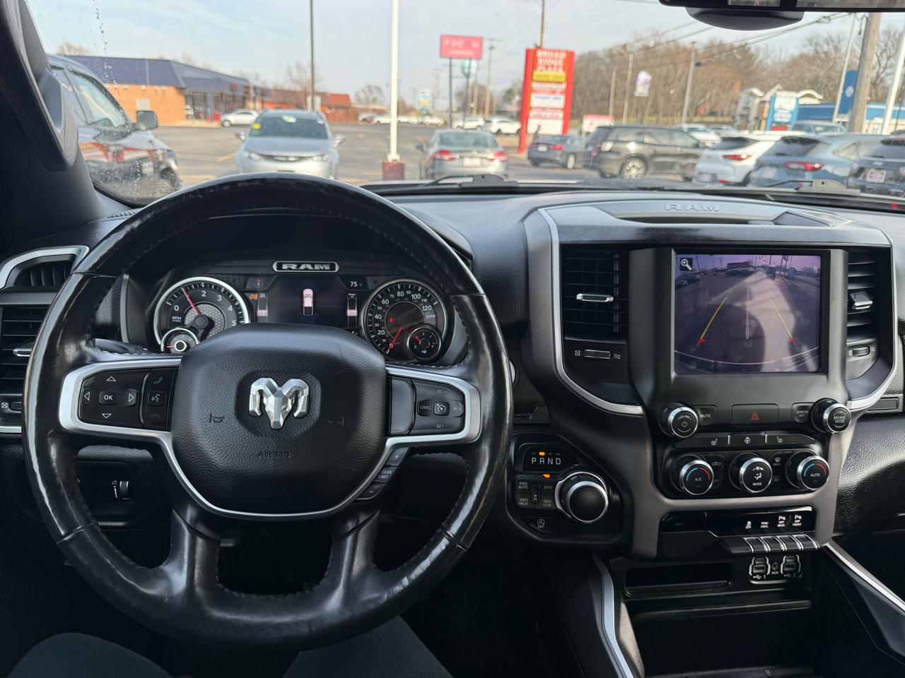 RAM 1500 Big Horn 4x4 Crew Cab 5'7" Box 2020