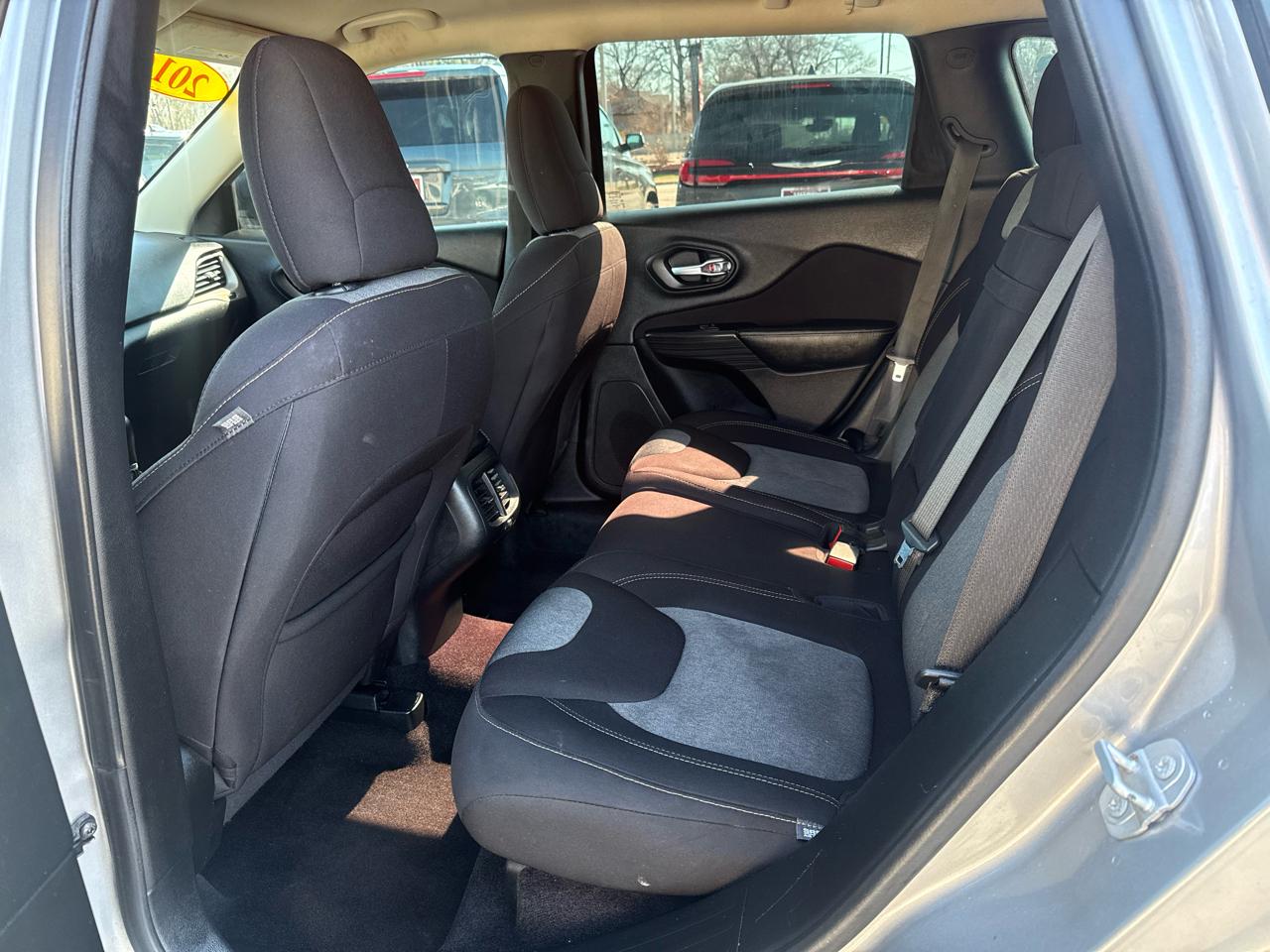 Jeep Cherokee 4WD 4dr Sport 2016