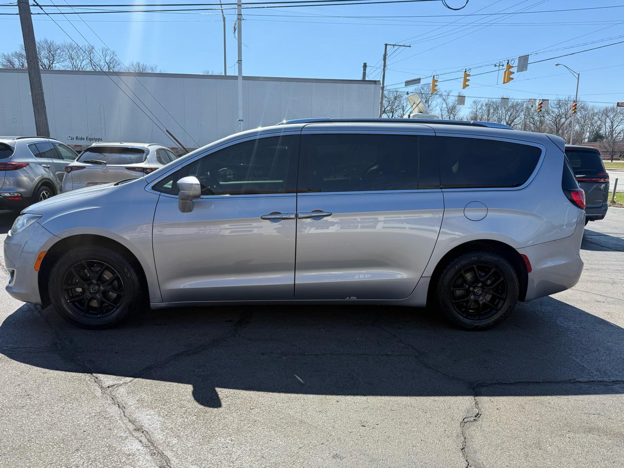 Chrysler Pacifica Touring L FWD 2020