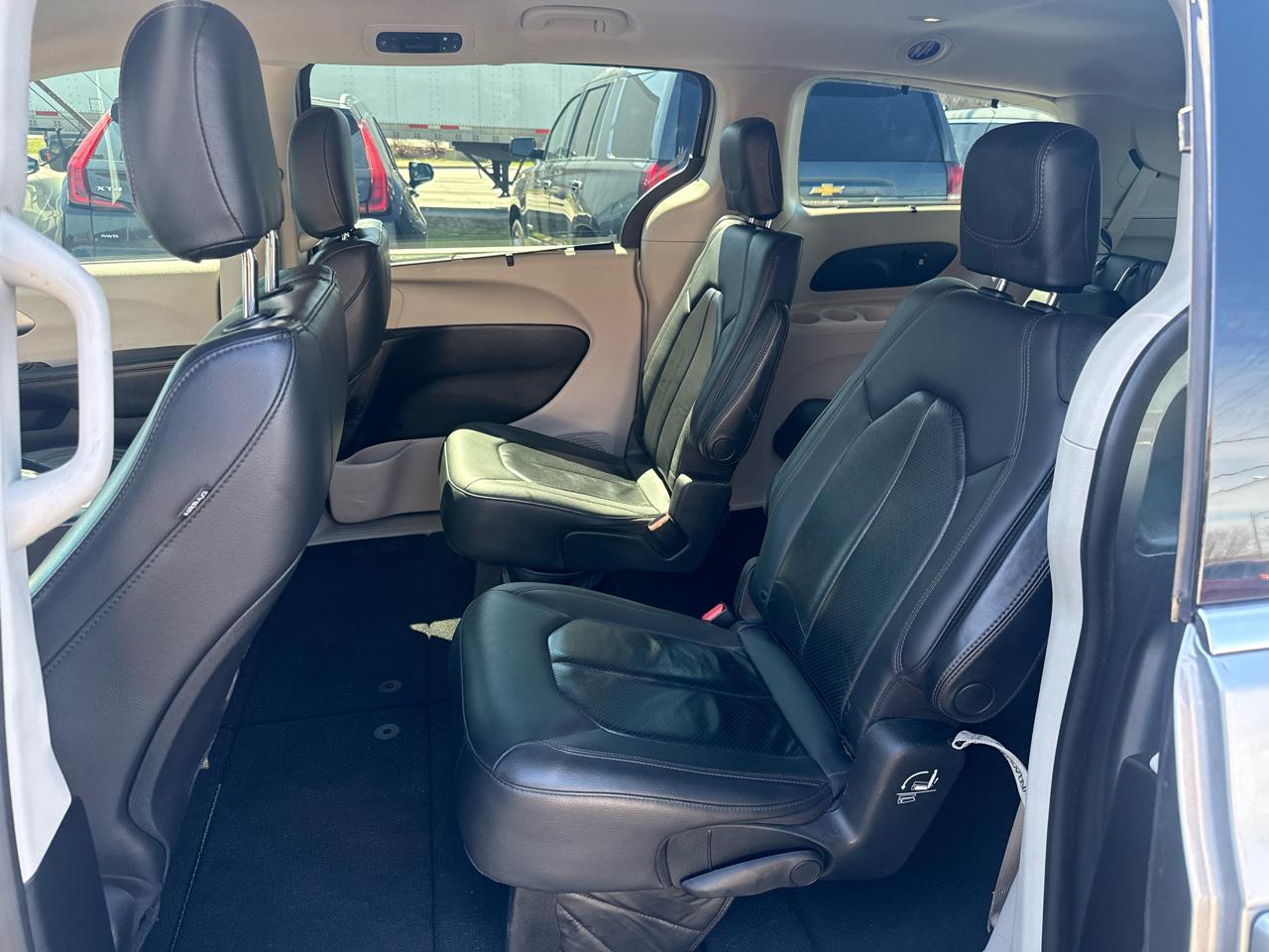 Chrysler Pacifica Touring L FWD 2020