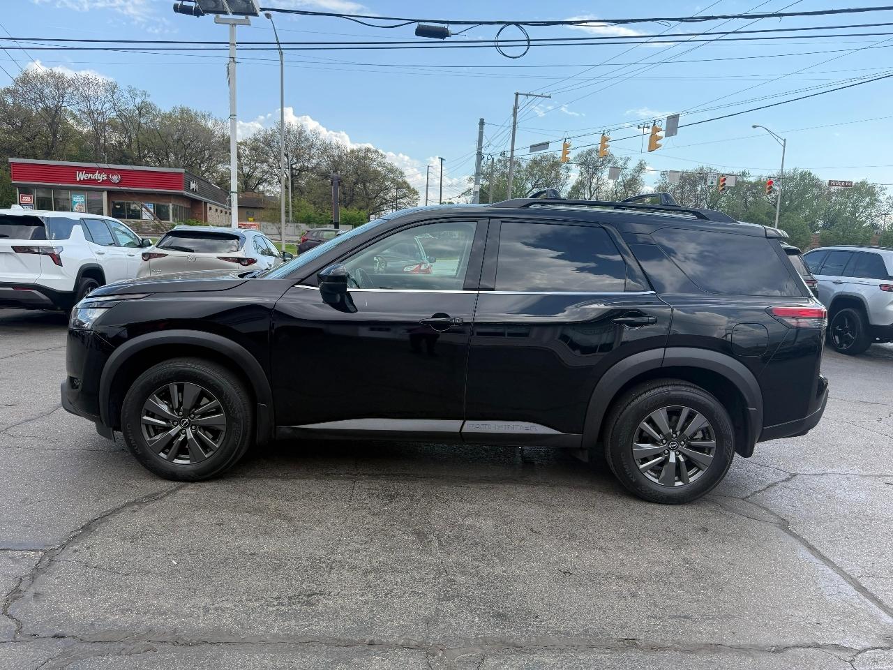 Nissan Pathfinder SV 4WD 2023