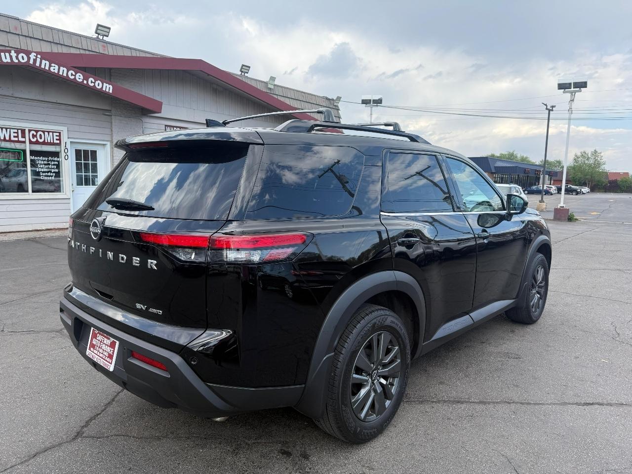 Nissan Pathfinder SV 4WD 2023