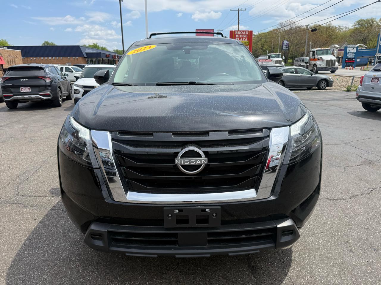 Nissan Pathfinder SV 4WD 2023