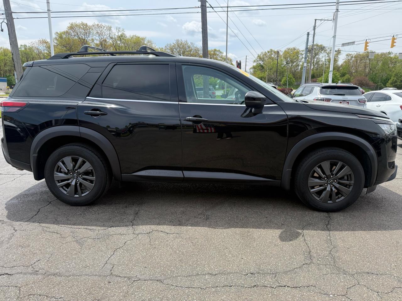 Nissan Pathfinder SV 4WD 2023