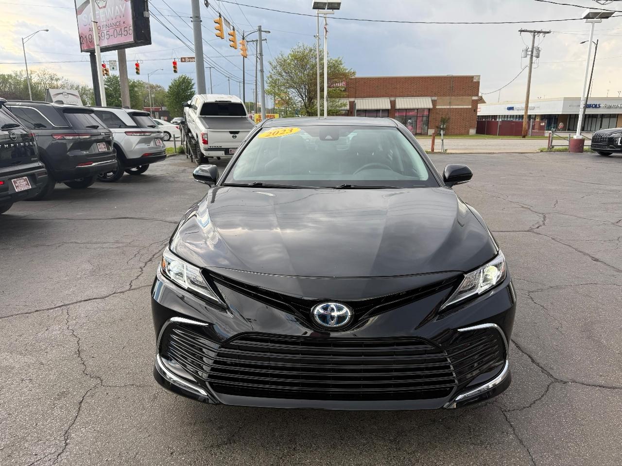 Toyota Camry Hybrid LE CVT (Natl) 2023