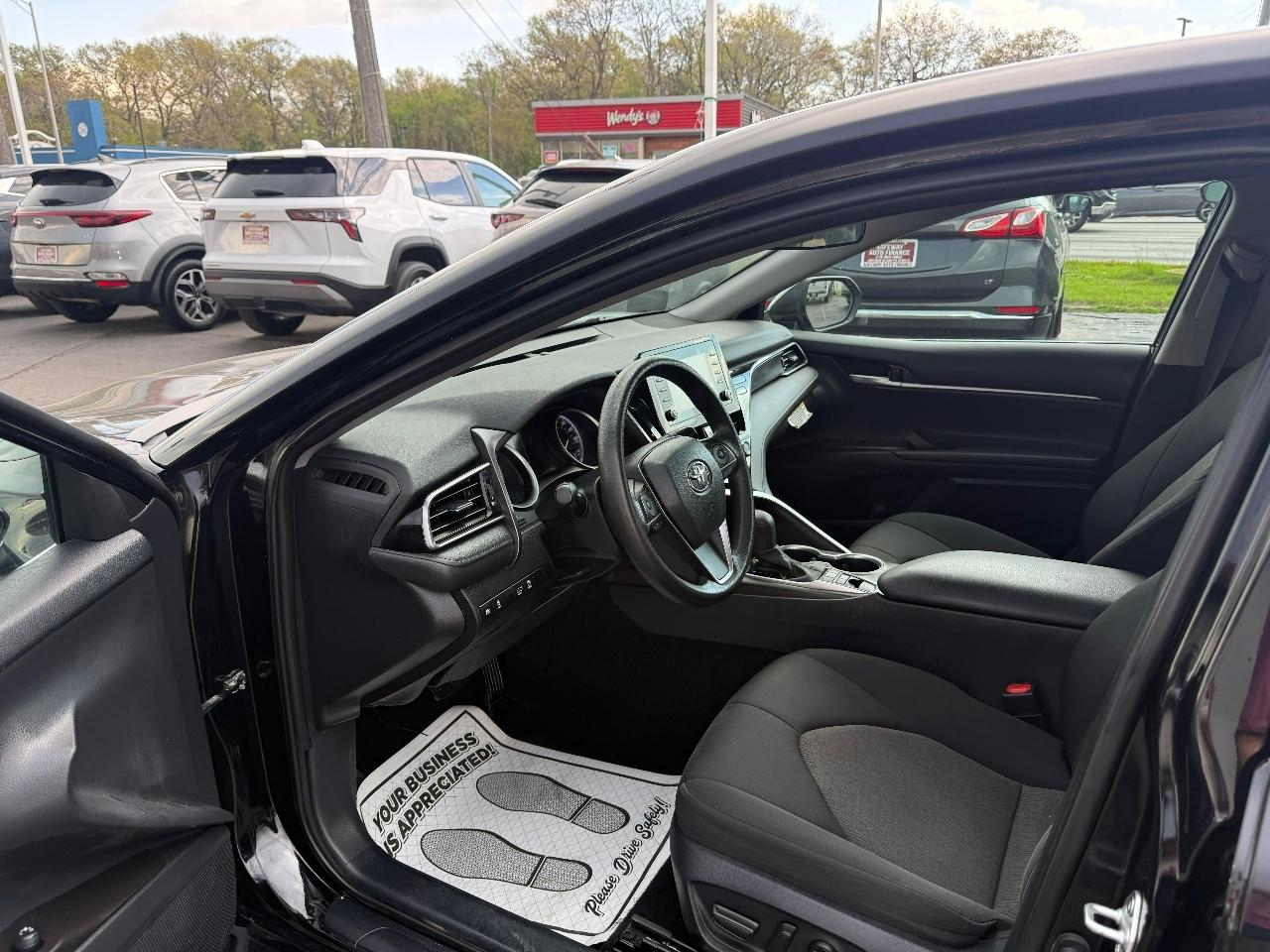 Toyota Camry Hybrid LE CVT (Natl) 2023