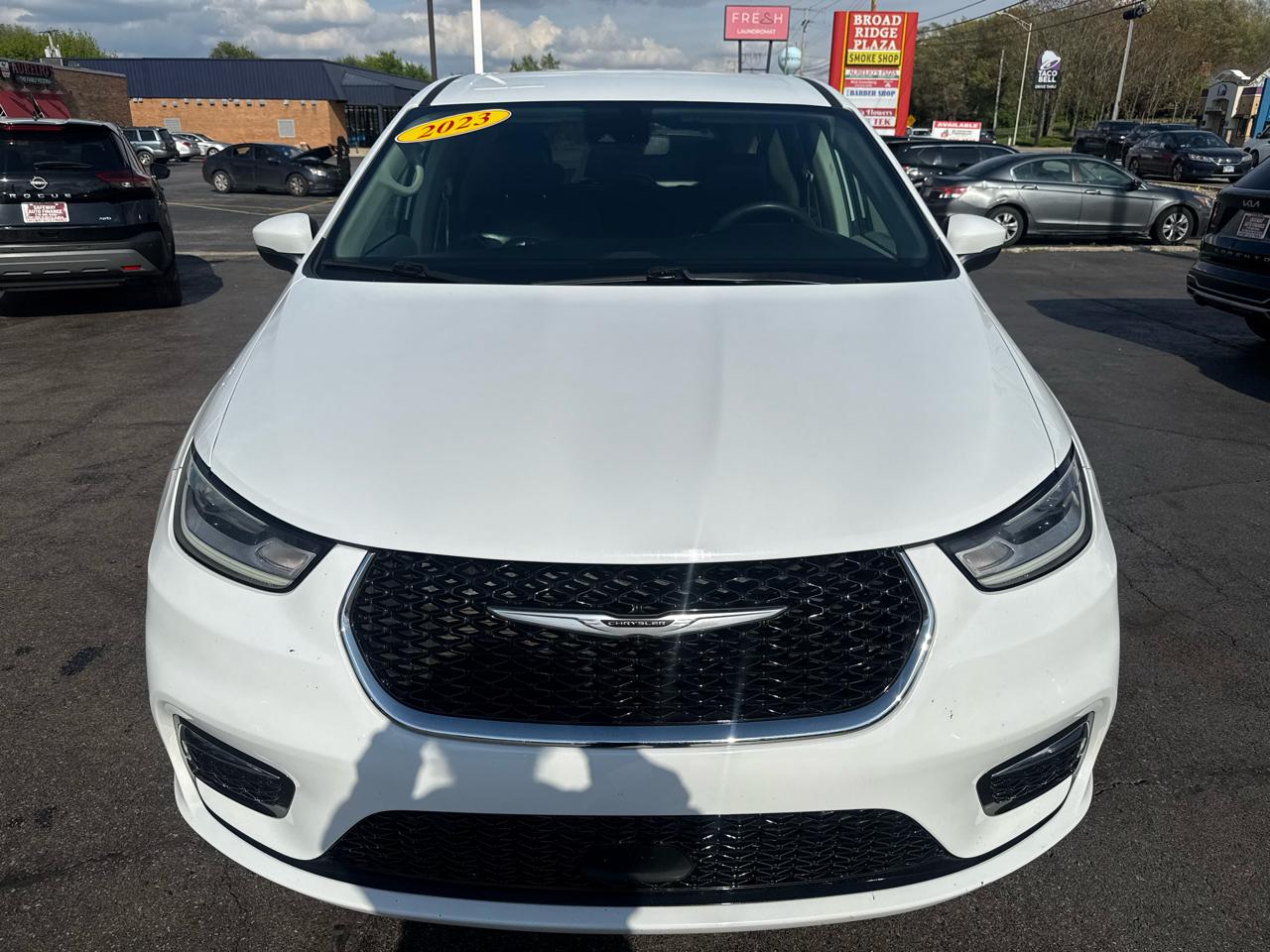 Chrysler Pacifica Touring L FWD 2023