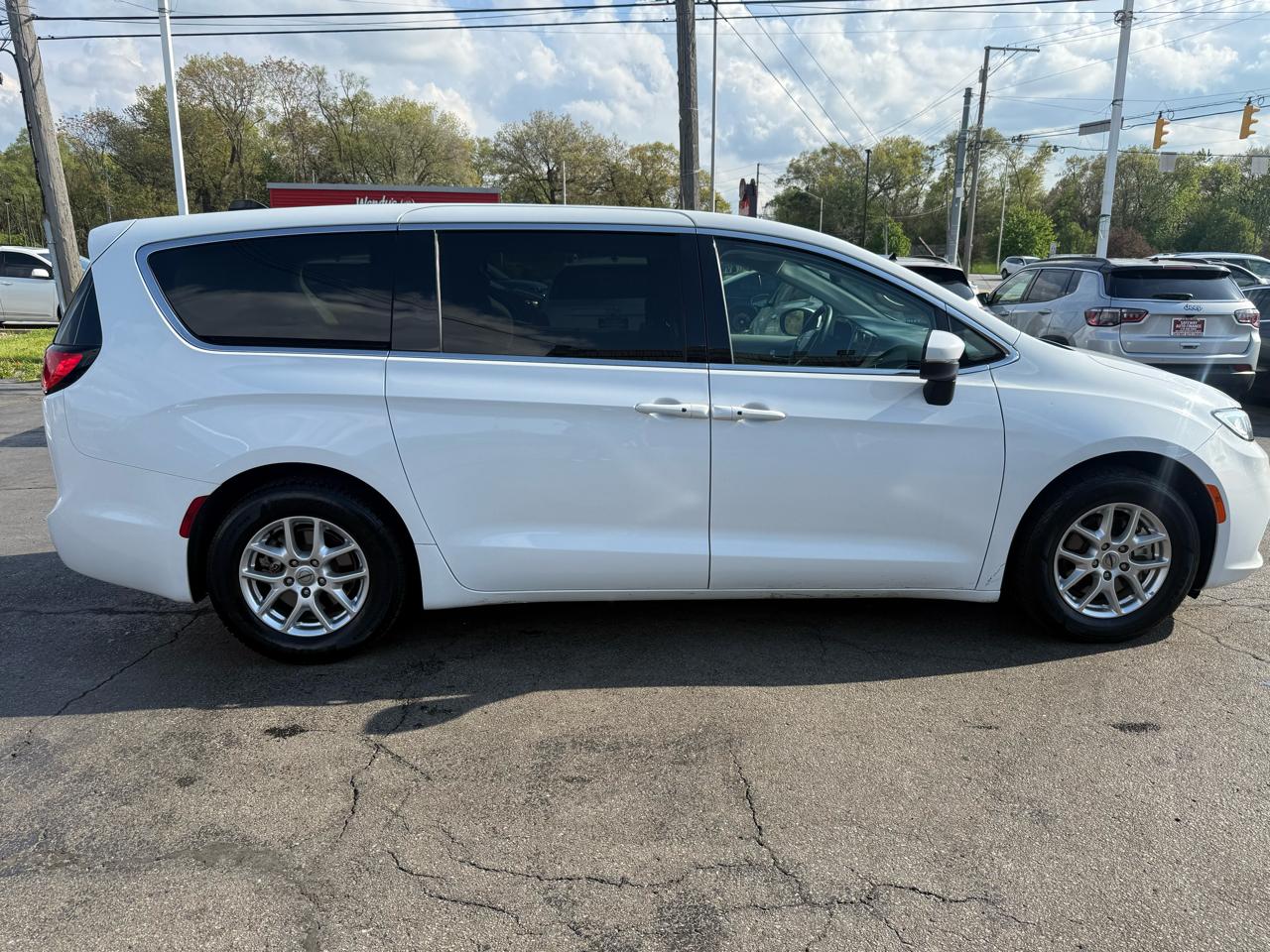 Chrysler Pacifica Touring L FWD 2023