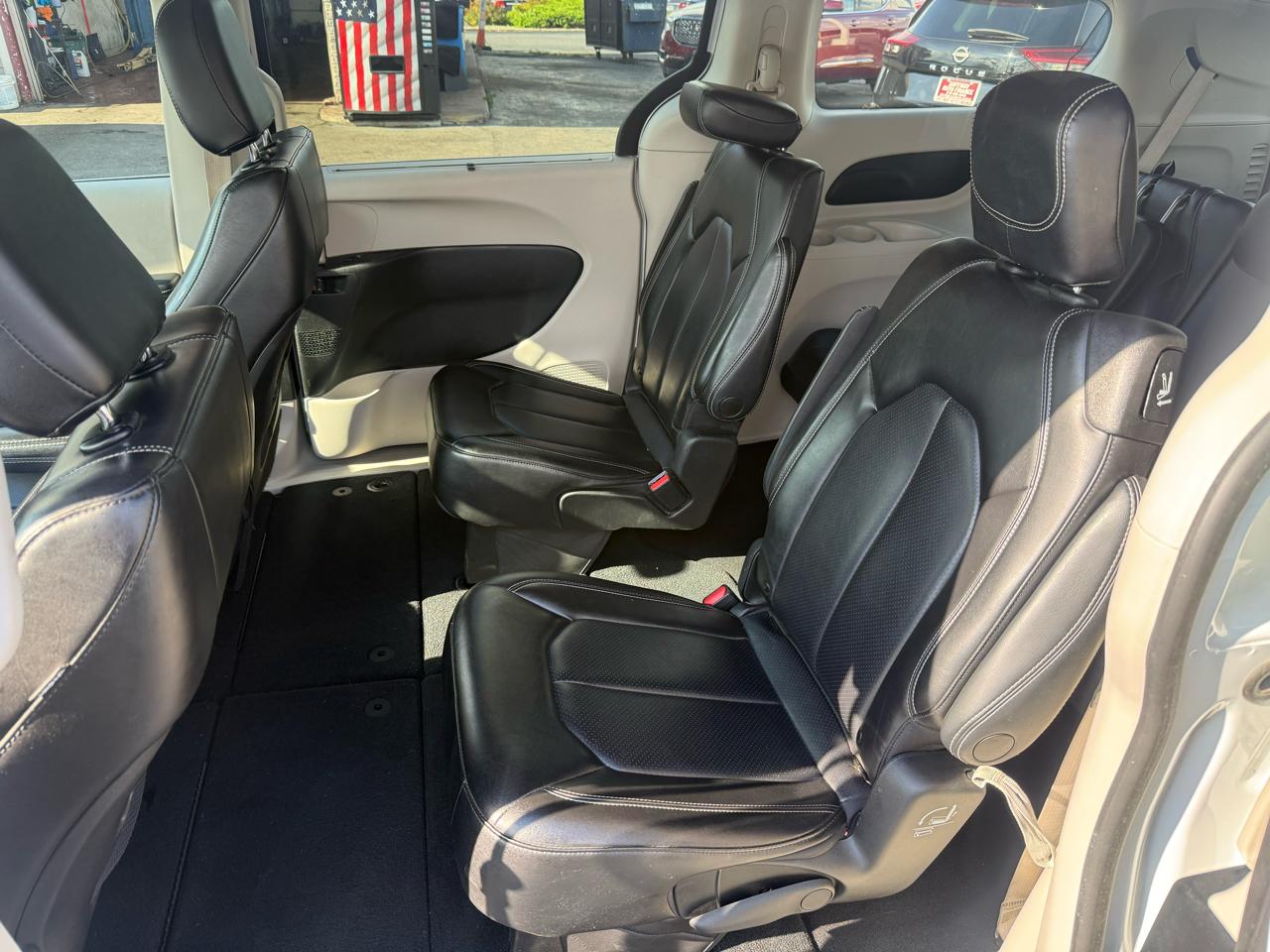 Chrysler Pacifica Touring L FWD 2023