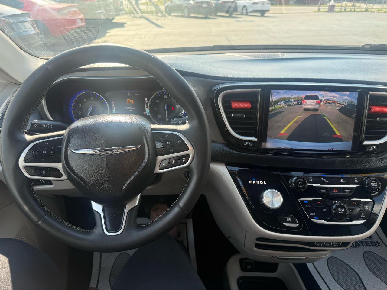 Chrysler Pacifica Touring L FWD 2023