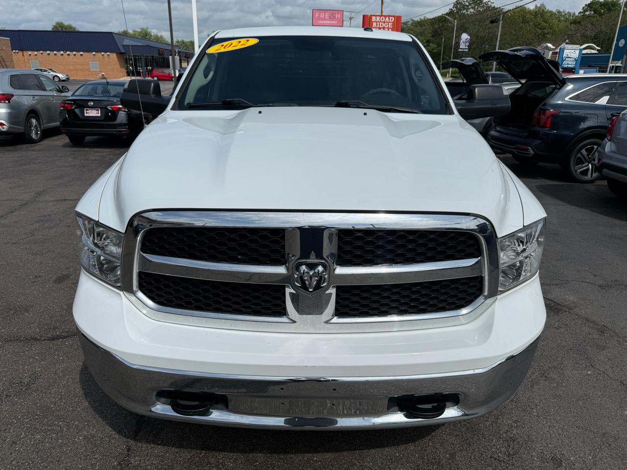RAM 1500 Classic Tradesman 4x4 Crew Cab 5'7" Box 2022