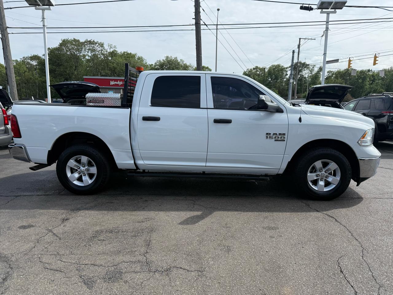 RAM 1500 Classic Tradesman 4x4 Crew Cab 5'7" Box 2022