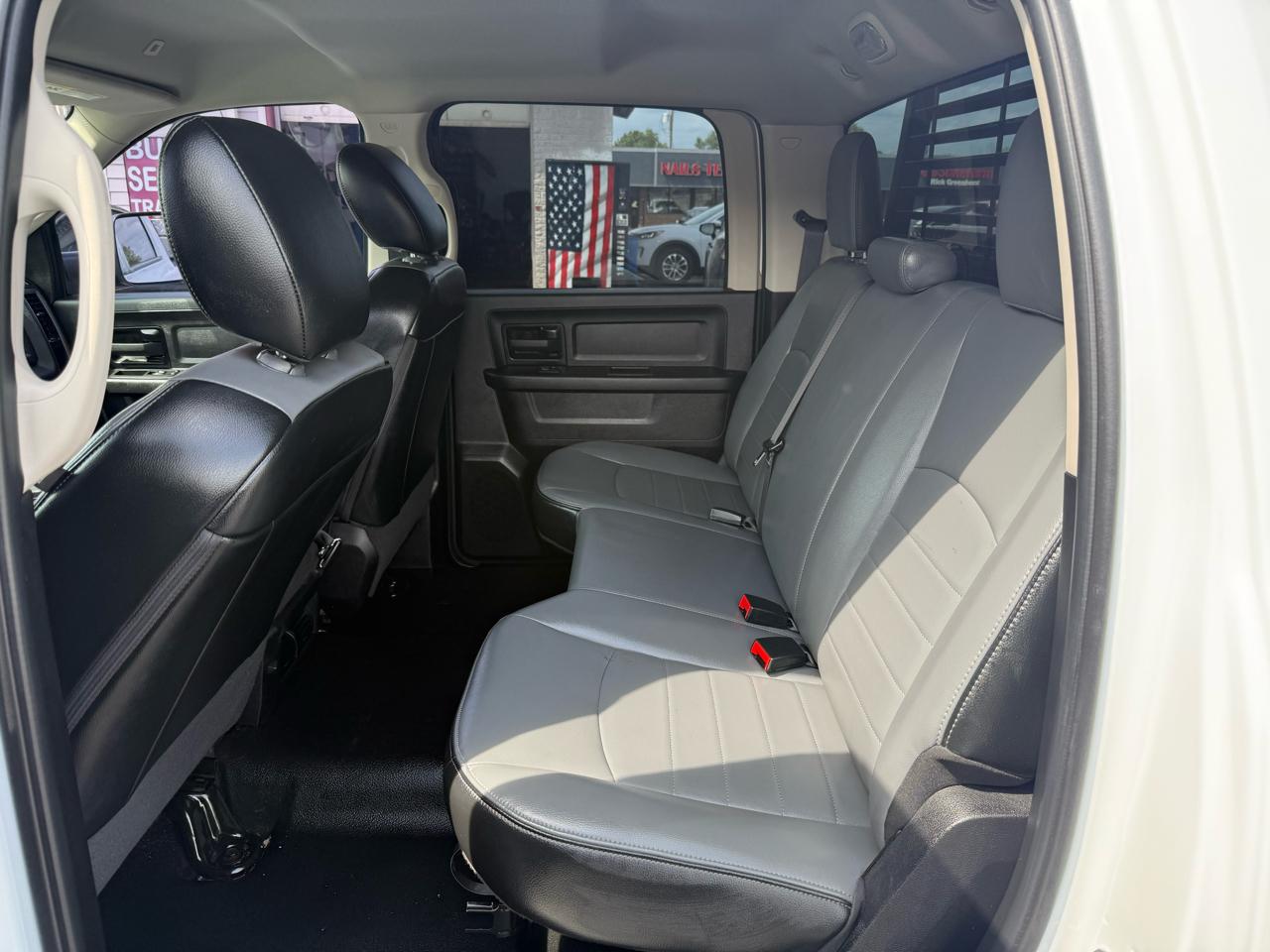 RAM 1500 Classic Tradesman 4x4 Crew Cab 5'7" Box 2022